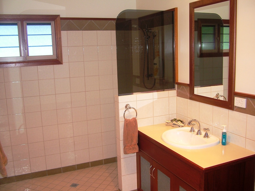 Pademelon Room, Superior Double Room Single Use, 2 bedrooms, Mountain view photo 2