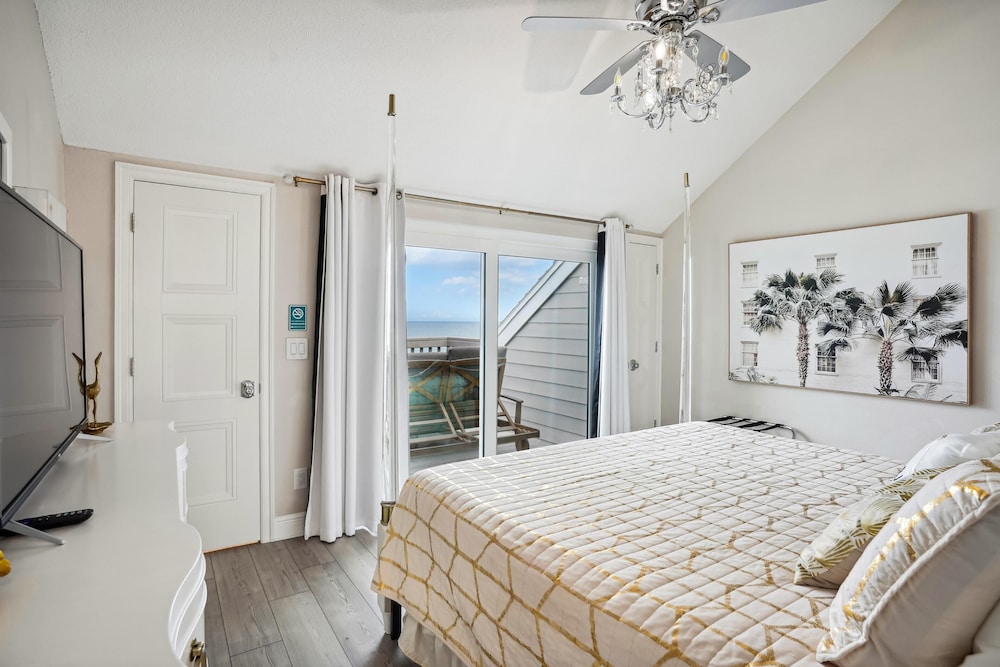 House, Multiple Beds (Pelican Pointe 5B) photo 1
