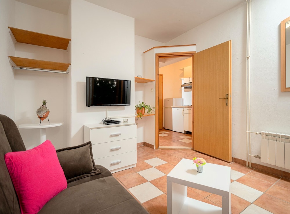 Apartment (Classic Two Bedroom Apartment With Ba) photo 1