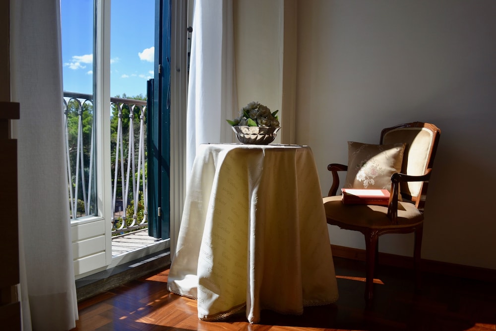 Deluxe Apartment, City View photo 2