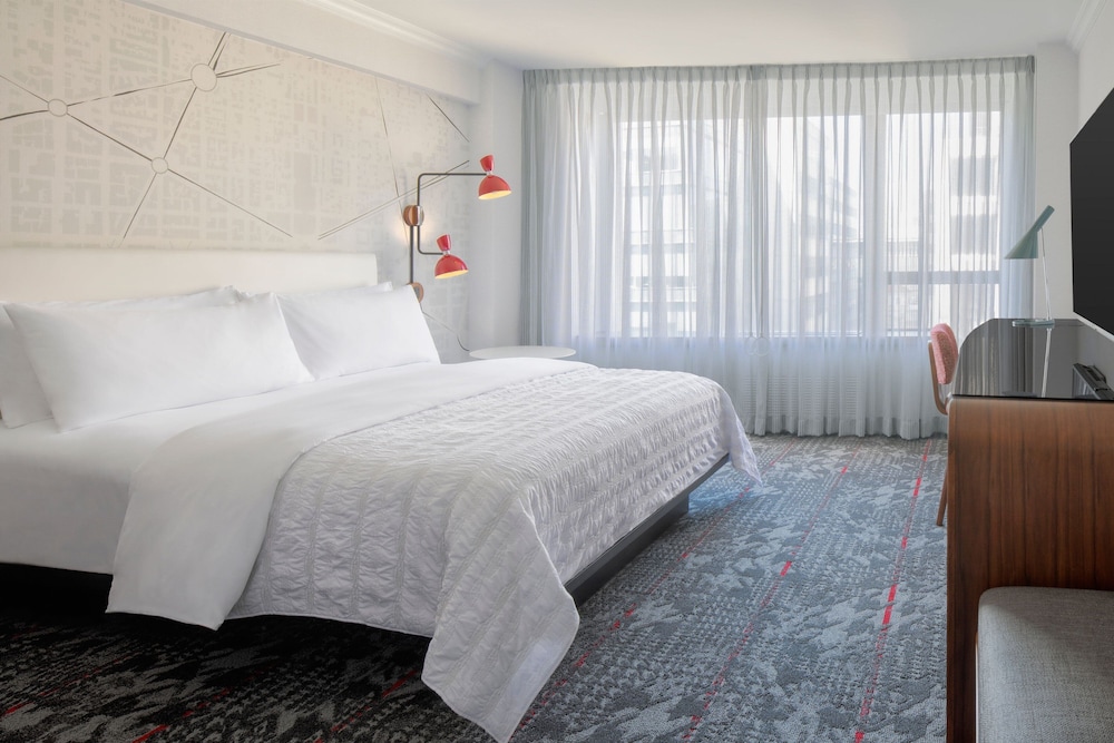 Deluxe Room, 1 King Bed, City View - Photo 4