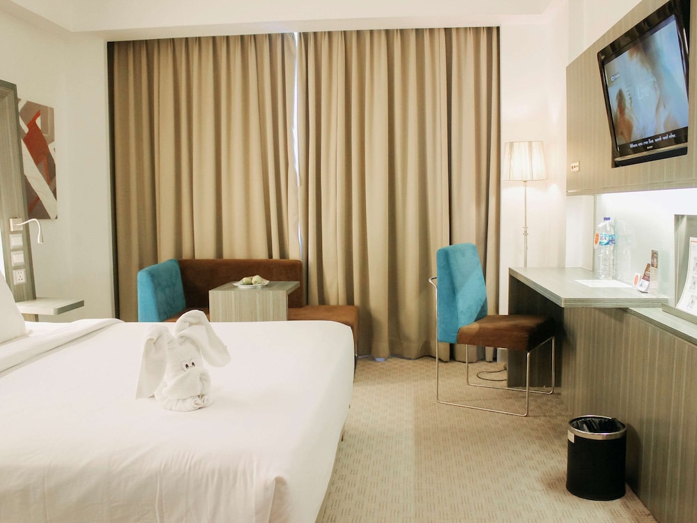 Standard Room, 1 King Bed - Photo 7