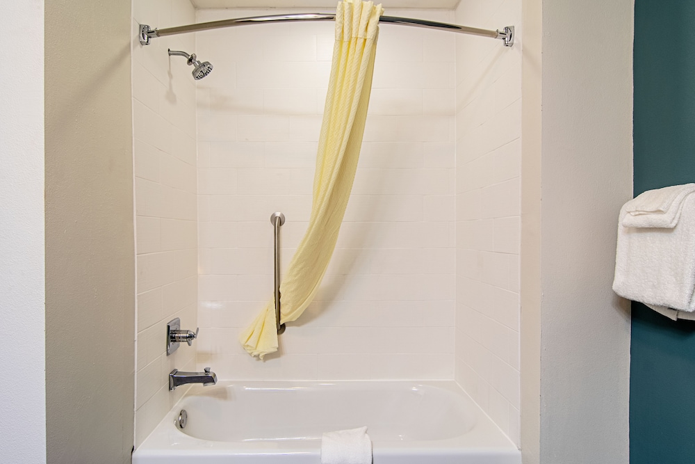 2 Queen Beds, Suite, Nonsmoking, Upgrade - Photo 3