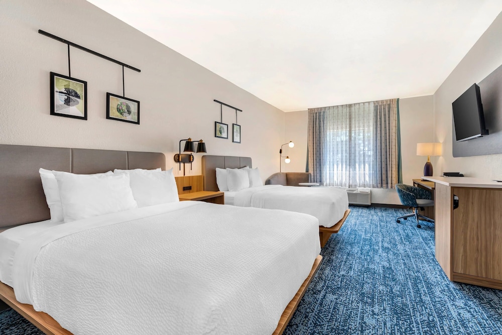 Standard Room, 2 Queen Beds, Non Smoking - Photo 2