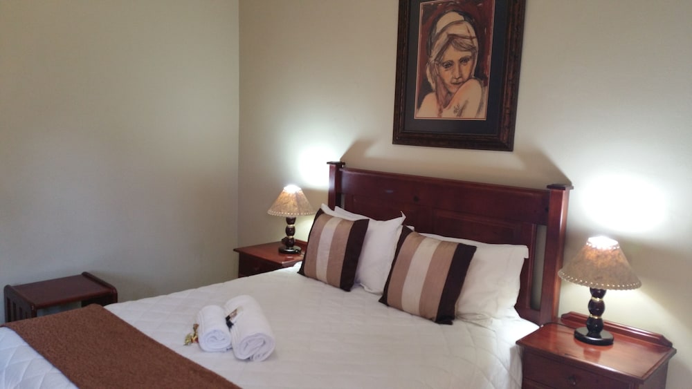 Comfort Room, 1 Bedroom (Rm 1, Queen Bed, Garden access)