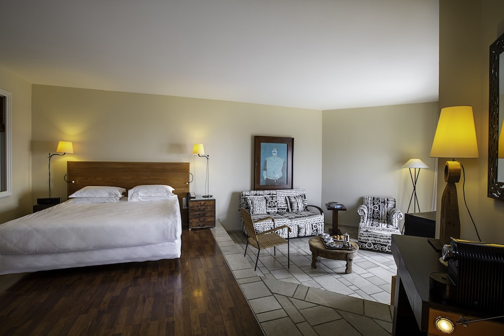 Suite, 1 King Bed, Corner