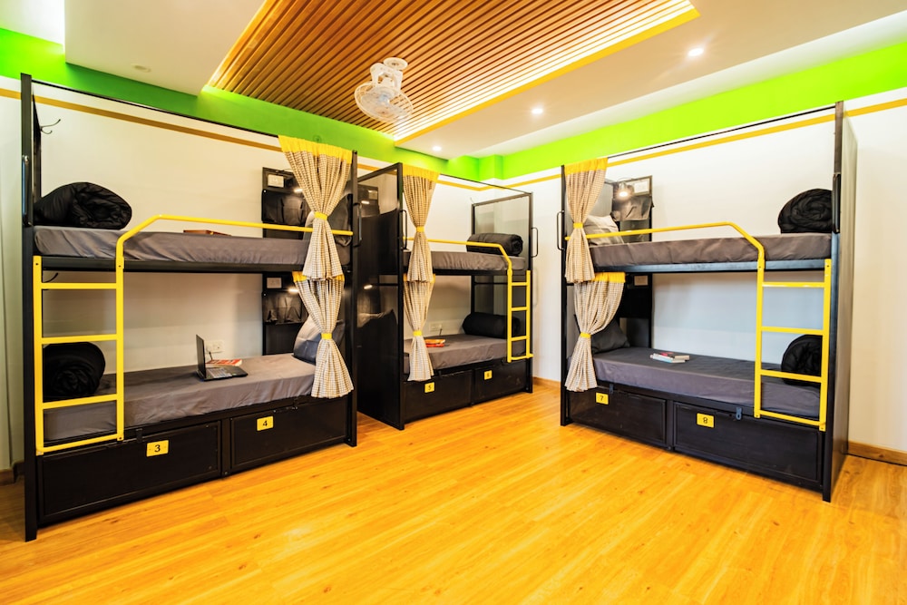 Bed in 8 Bed Mixed Dormitory with Balcony photo 3