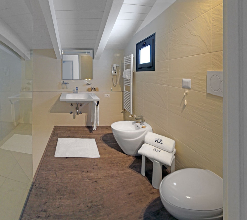 Comfort Room photo 3