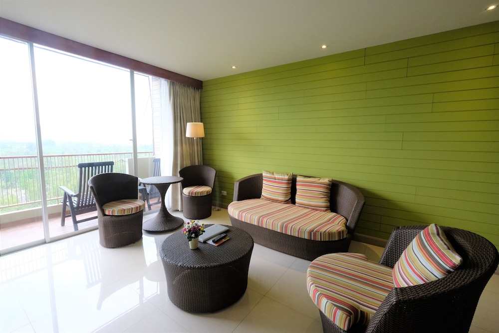 Royal Family Suite - Photo 7
