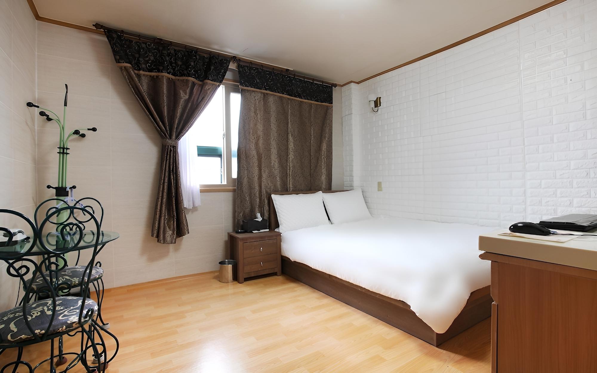 Room (Standard room) - Photo 1