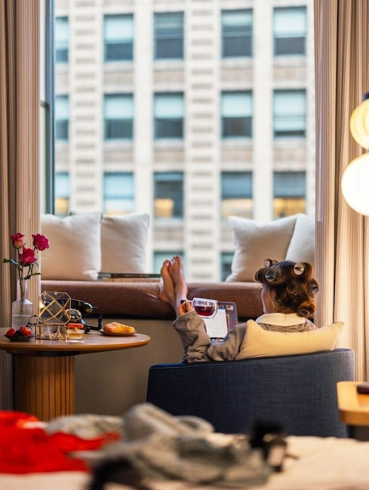Suite, 1 Bedroom - Photo 10