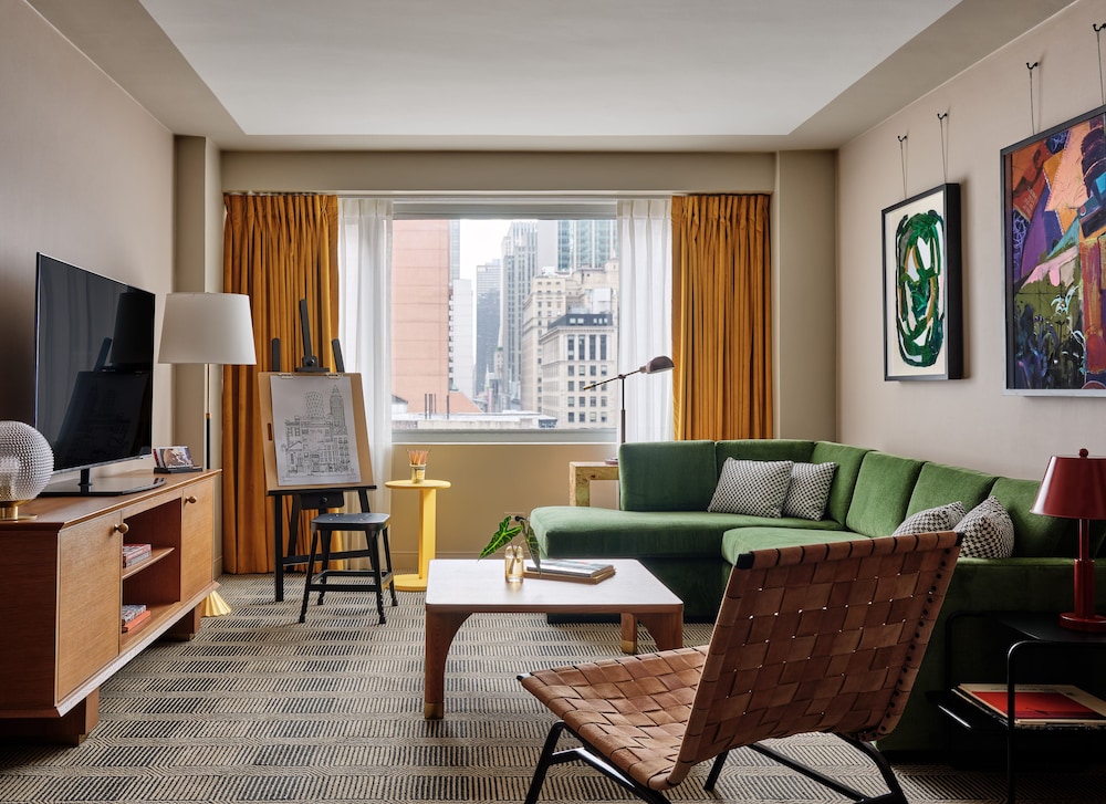 Suite, 1 Bedroom, Roll-in Shower (King)