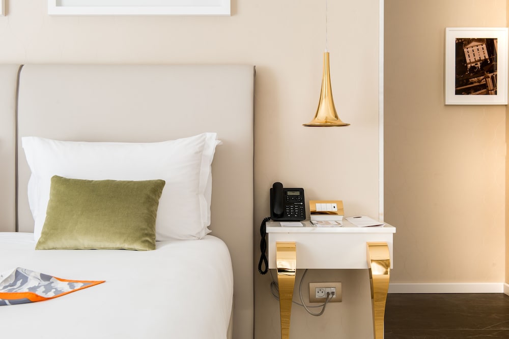 Executive Double Room thumbnail 5