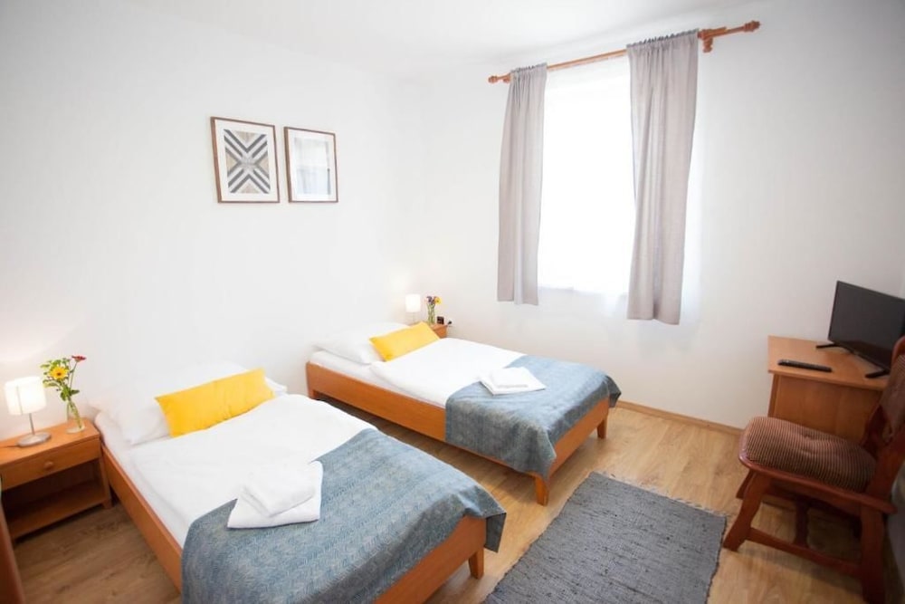 Basic Double or Twin Room - Photo 1