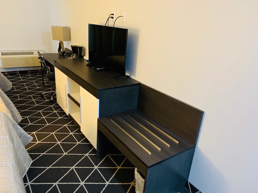Luxury Double Room Single Use, 2 Queen Beds, Garden View photo 2