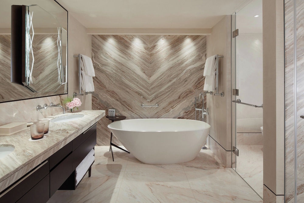 St. Regis Suite photo 3