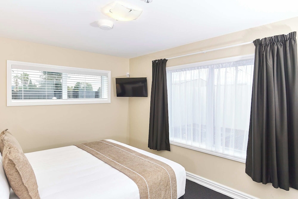 Premium Apartment, 2 Bedrooms, Hot Tub, Ground Floor thumbnail 5