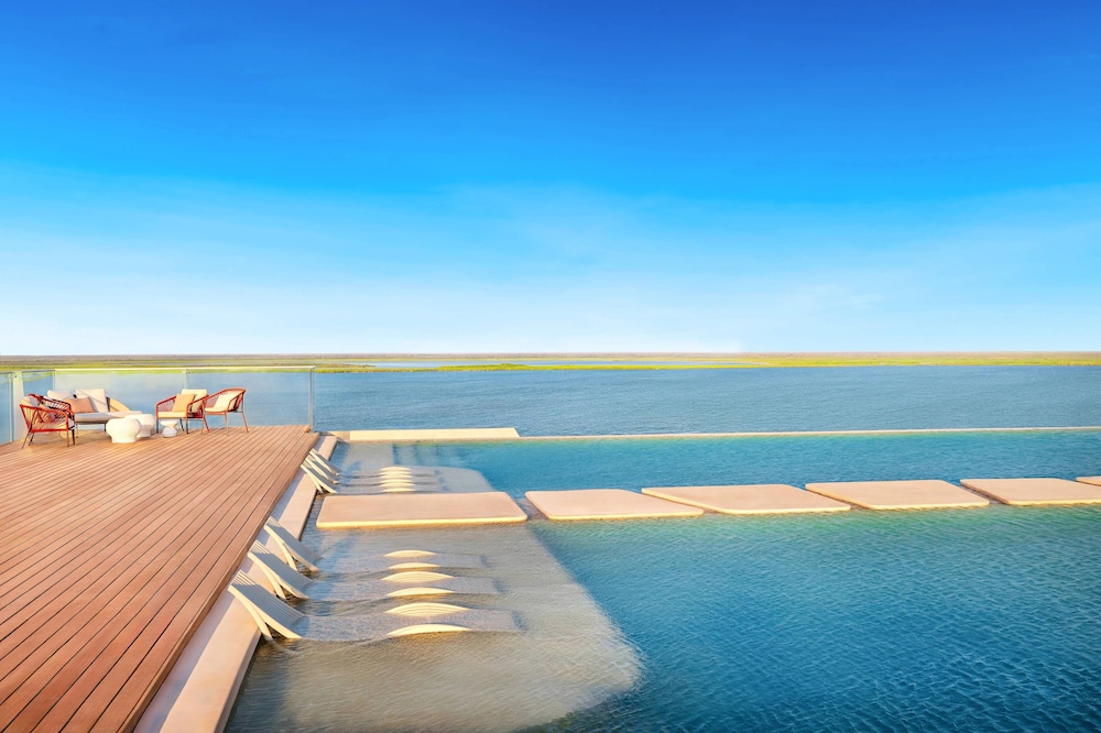 Vantage Club Master Suite Bay View King Bed