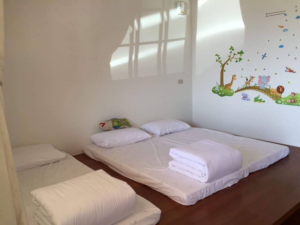 Gallery Quadruple Room, Multiple Beds, Non Smoking photo 3