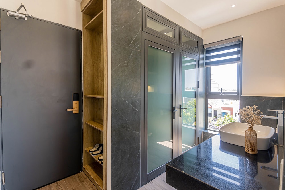 Two-Bedroom Apartment with Balcony - Photo 3