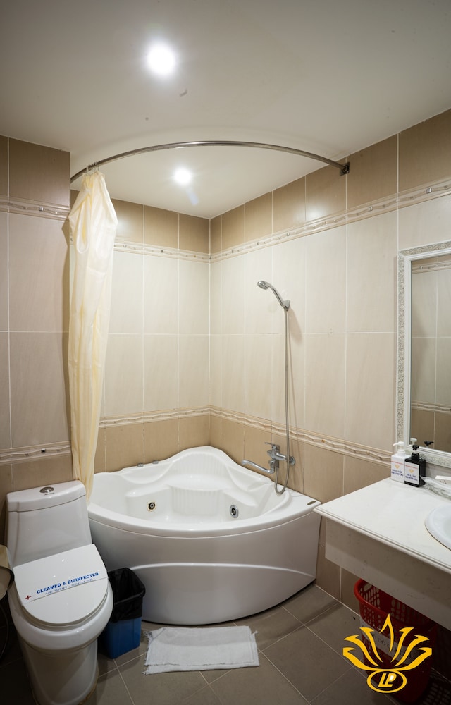 Deluxe Room, City View - Photo 7