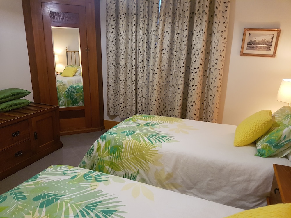 Classic Twin Room, 2 Twin Beds photo 2