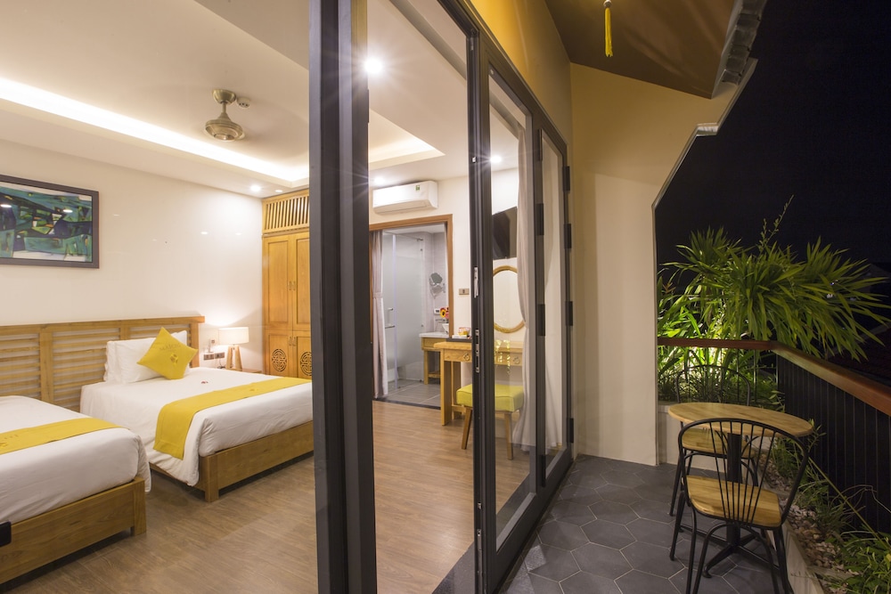 Deluxe Double or Twin Room, Balcony, Pool View photo 2