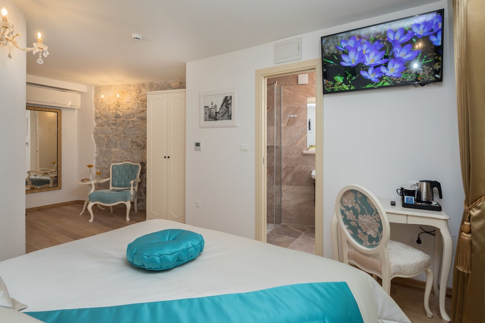 Luxury Double Room (302) photo 2