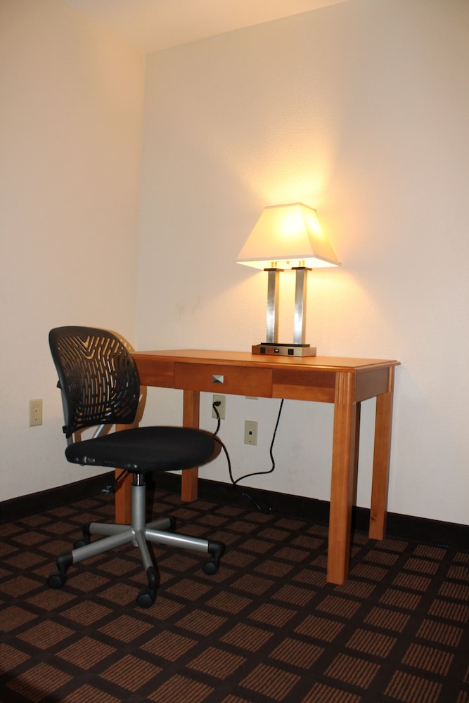 Standard Room, 2 Queen Beds - Photo 3