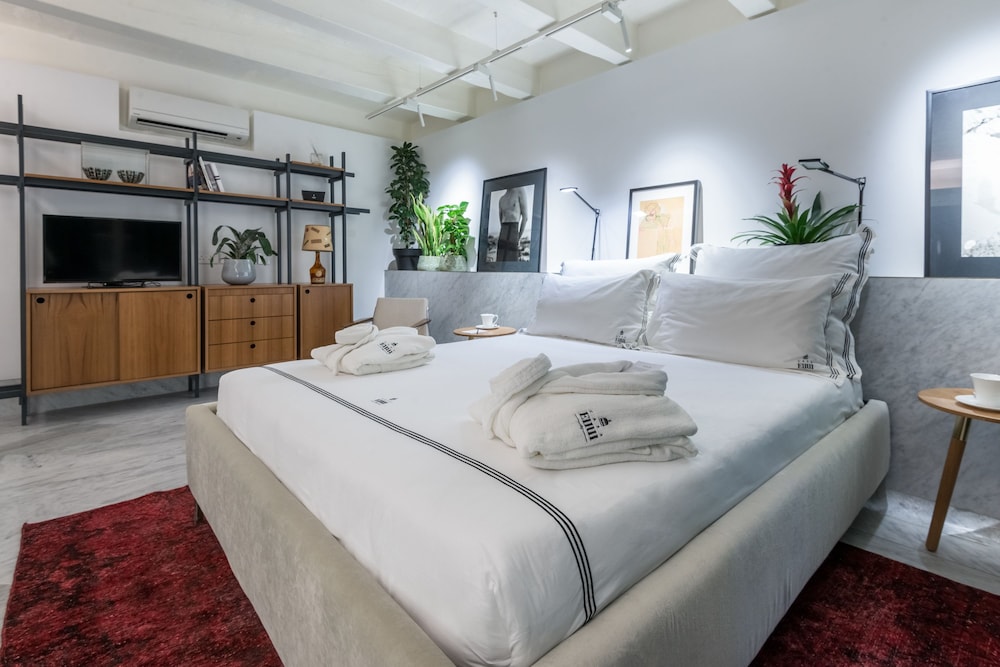 Suite 9 - Old Theatre Suite