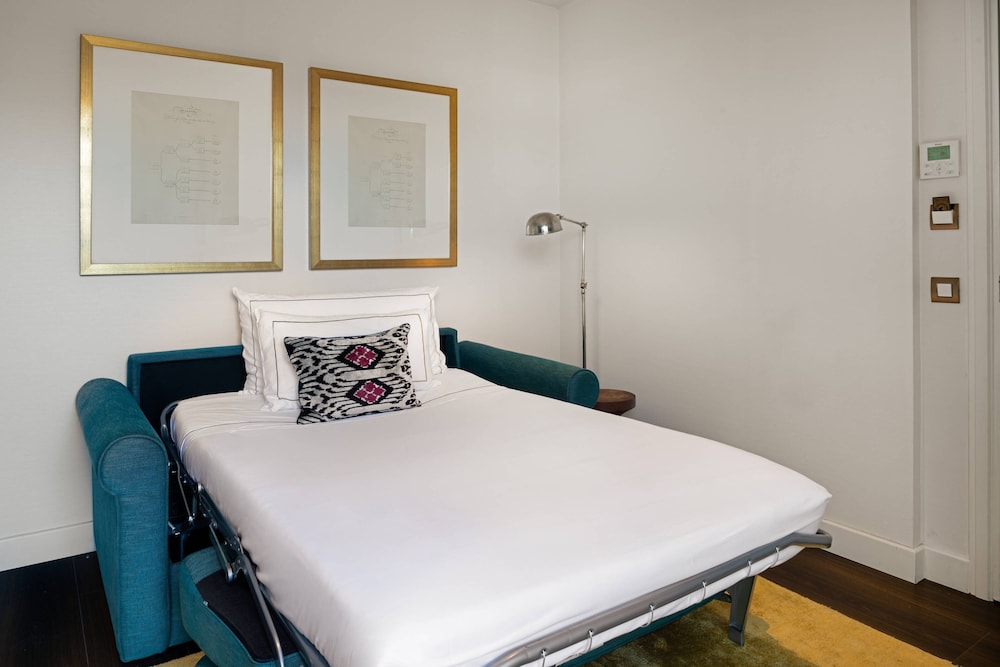 Suite, 1 Bedroom, City View thumbnail 6