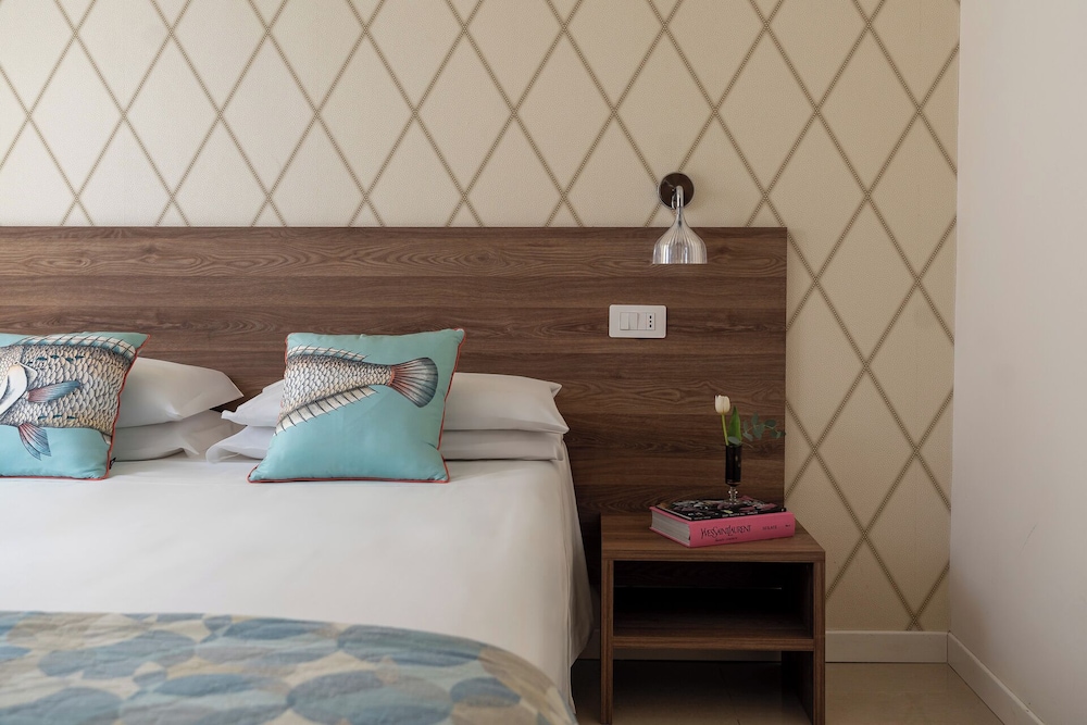 Double Room Single Use - Photo 10