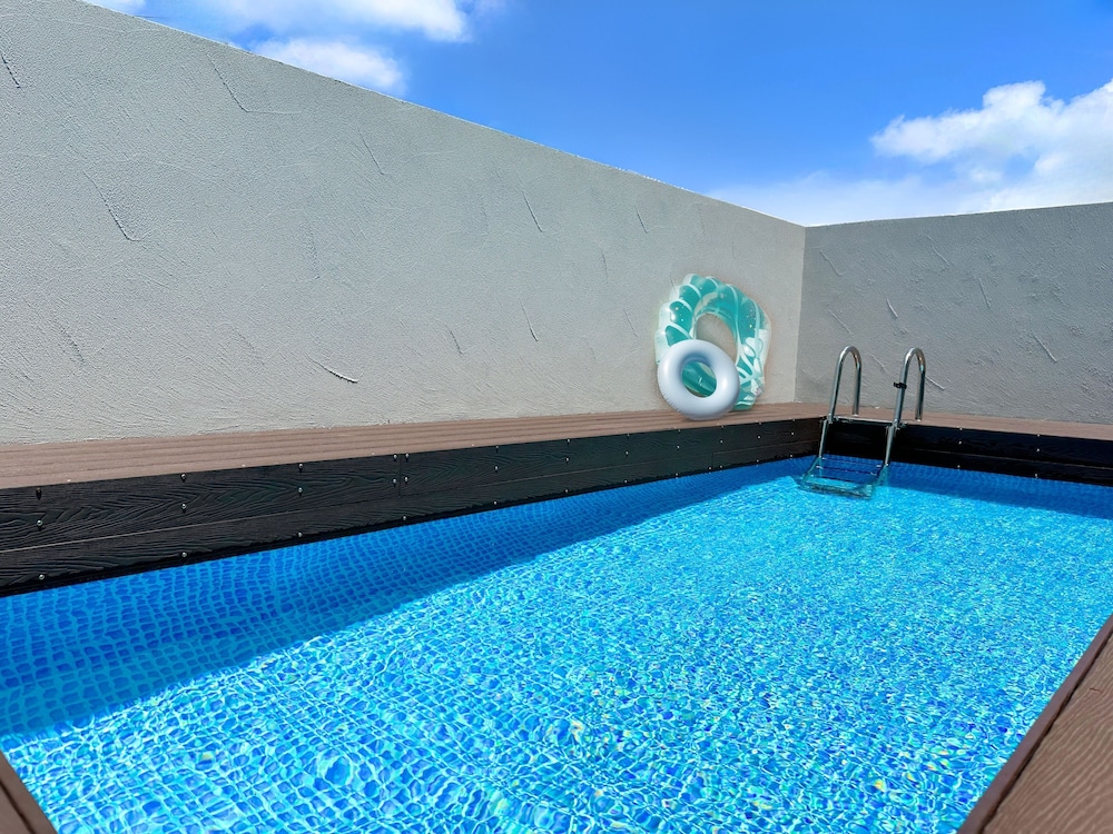 Grandioso Okinawa Pool Villa Kin2B, Smoking photo 3
