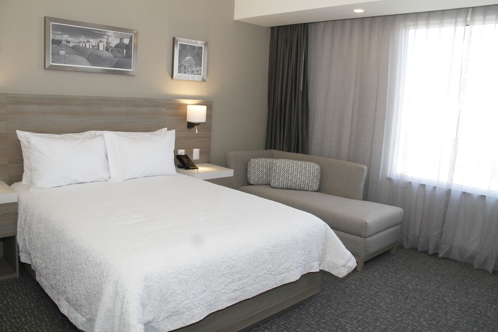 Suite, 1 Queen Bed, Mountain View