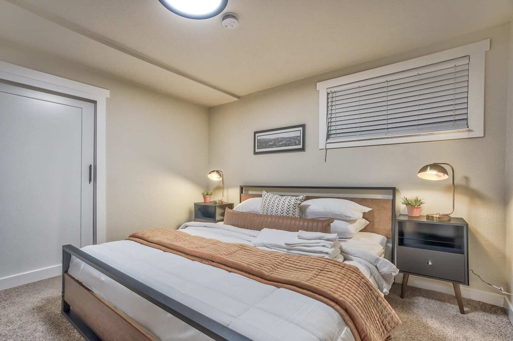 House (4 Bedrooms)