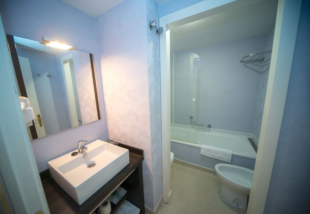 Double Room - Photo 7