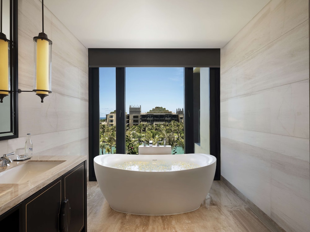 Deluxe Room, 1 Bedroom, Balcony, Garden View (Ocean Court) - Photo 6