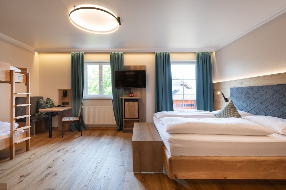 Traditional Quadruple Room, 1 Bedroom, Mountain View