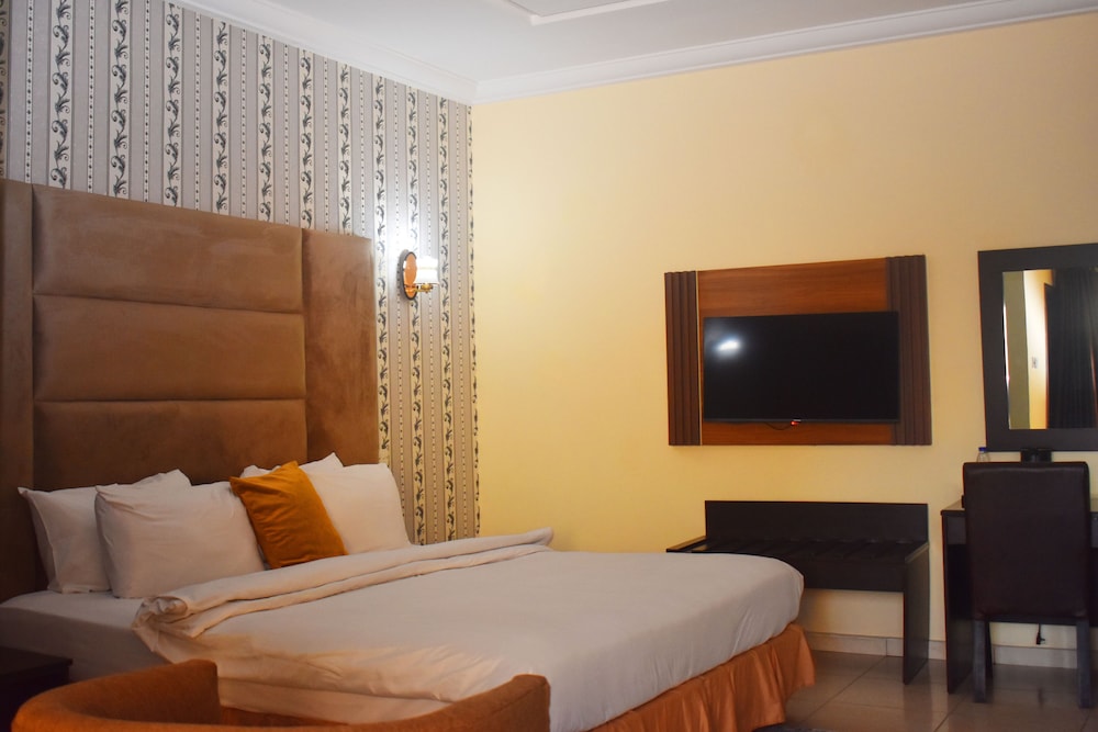 Executive Suite - Photo 3