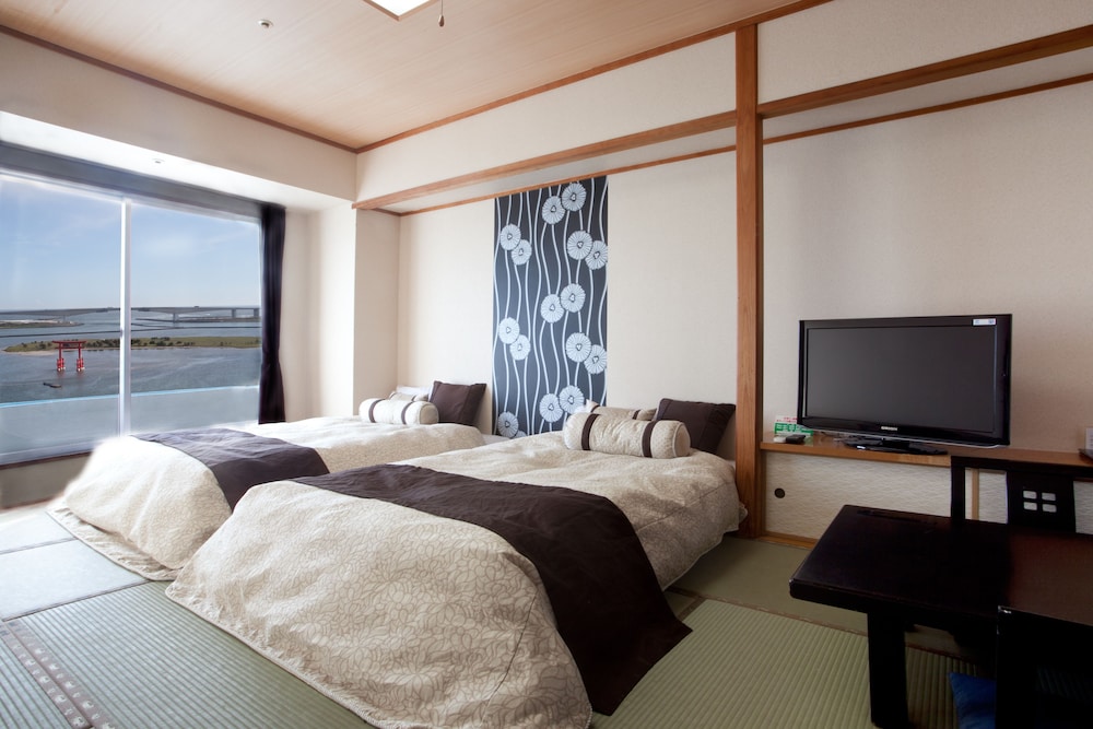 Standard Room, Non Smoking (2 Semi-double Beds) photo 1