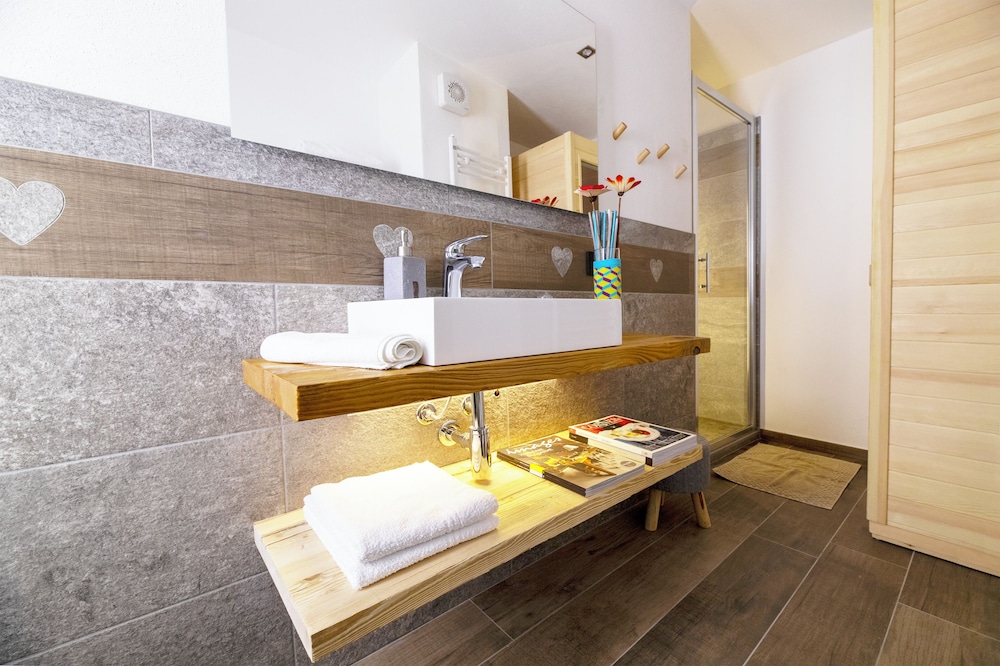 Comfort Apartment, 1 Queen Bed, Non Smoking, Kitchen (Petit Nid) photo 3