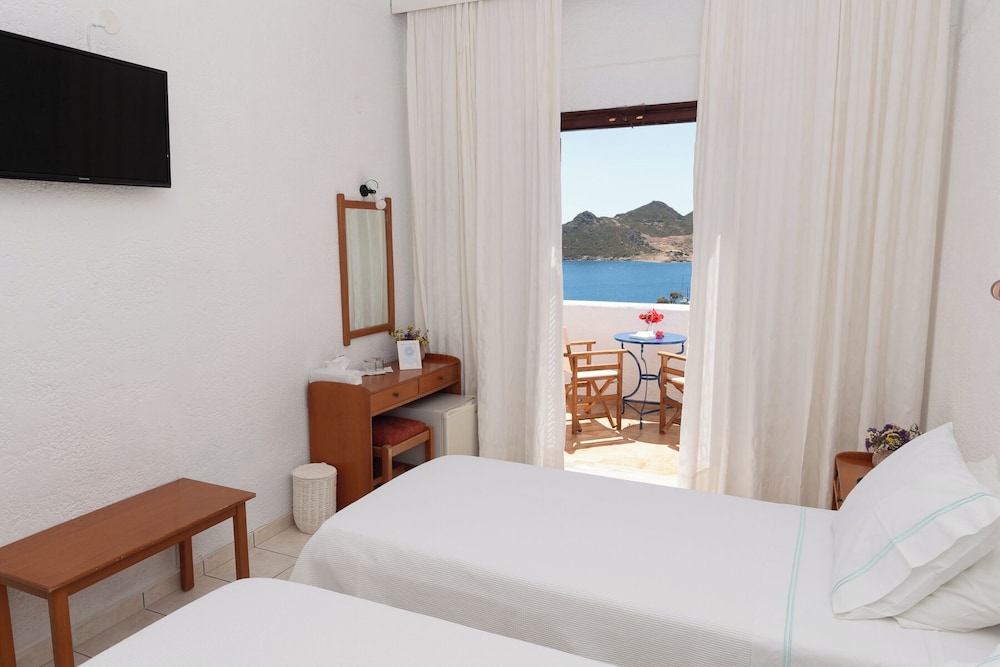 Double or Twin Room, Sea View - Photo 8