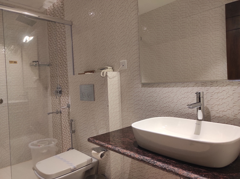 Deluxe Room - Photo 6