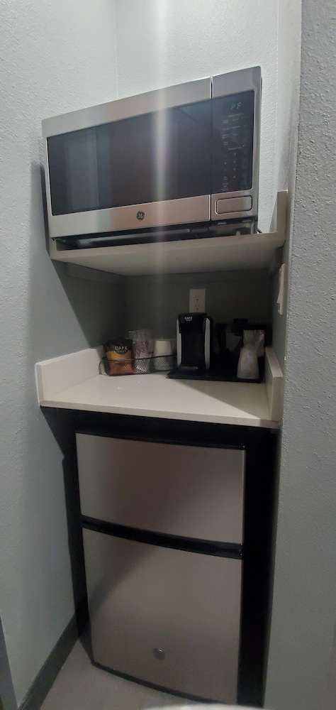 Suite, 1 King Bed, Accessible, Non Smoking (Mobility/Hearing, Tub w/Grab Bars) - Photo 4