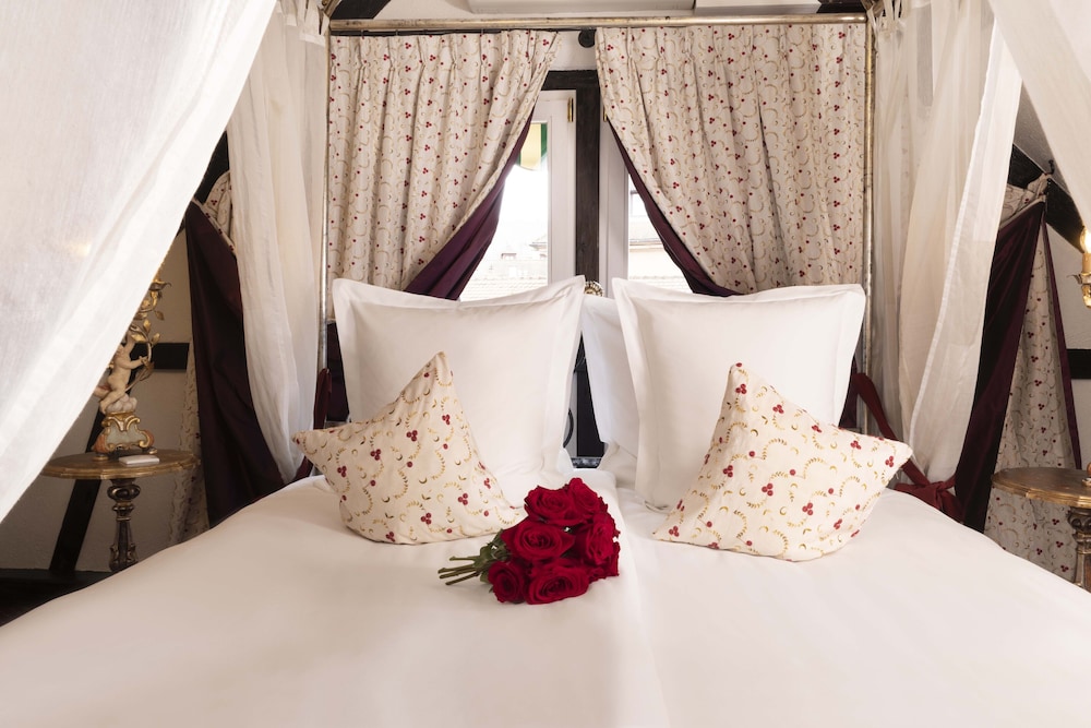 Deluxe Double Room (Baldaquin) photo 3