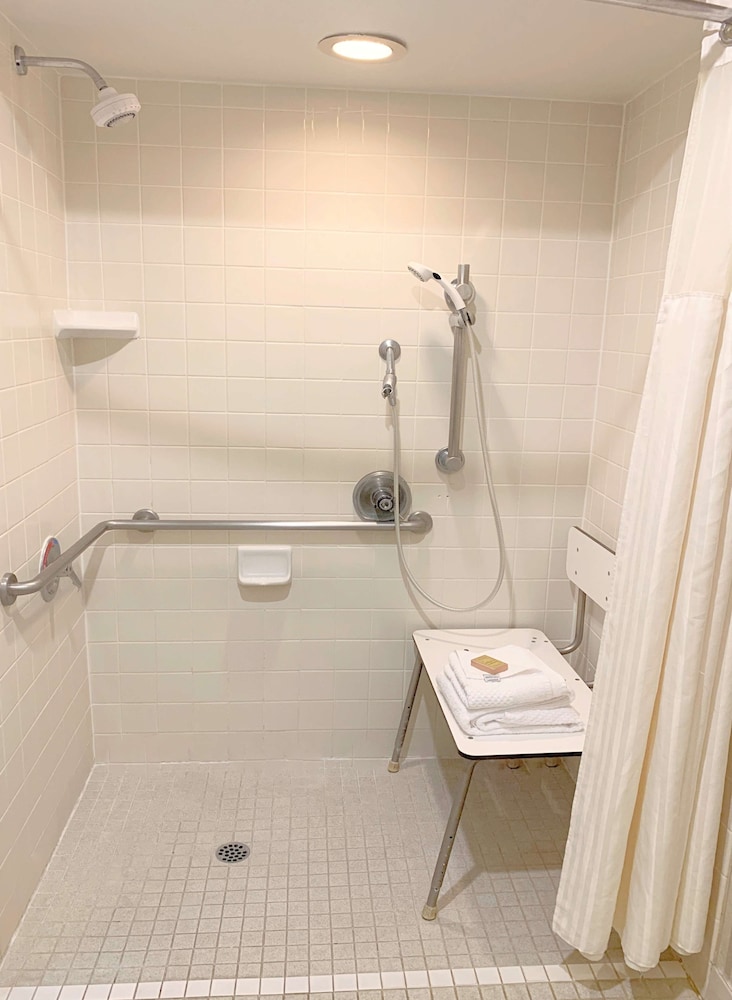 Room, 1 King Bed, Accessible, Non Smoking - Photo 6
