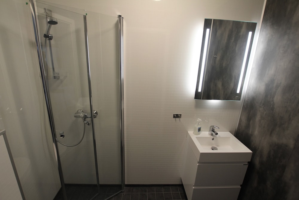 Basic Single Room, 1 Large Twin Bed, Non Smoking photo 3