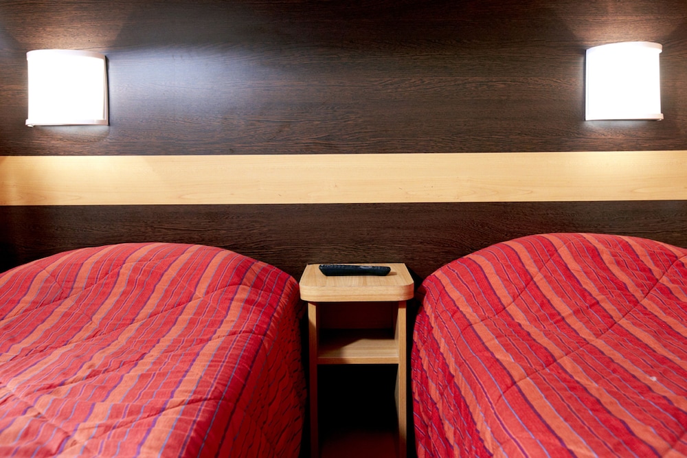 Standard Room, 3 Twin Beds - Photo 2