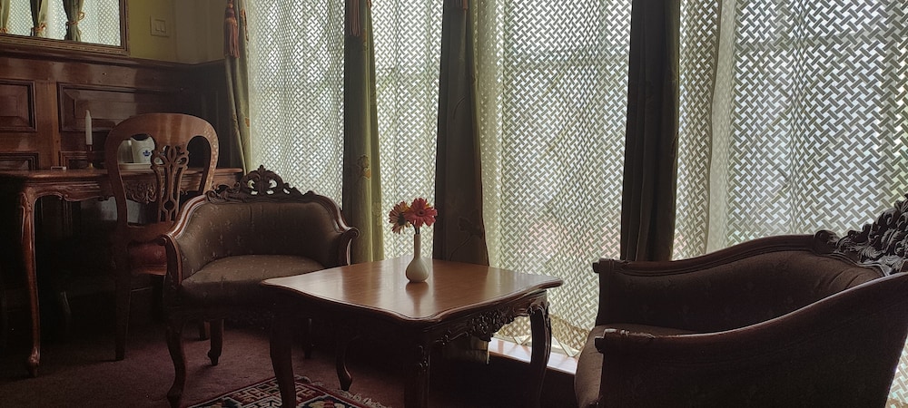 Superior Double Room, 1 King Bed, Smoking, Valley View photo 3