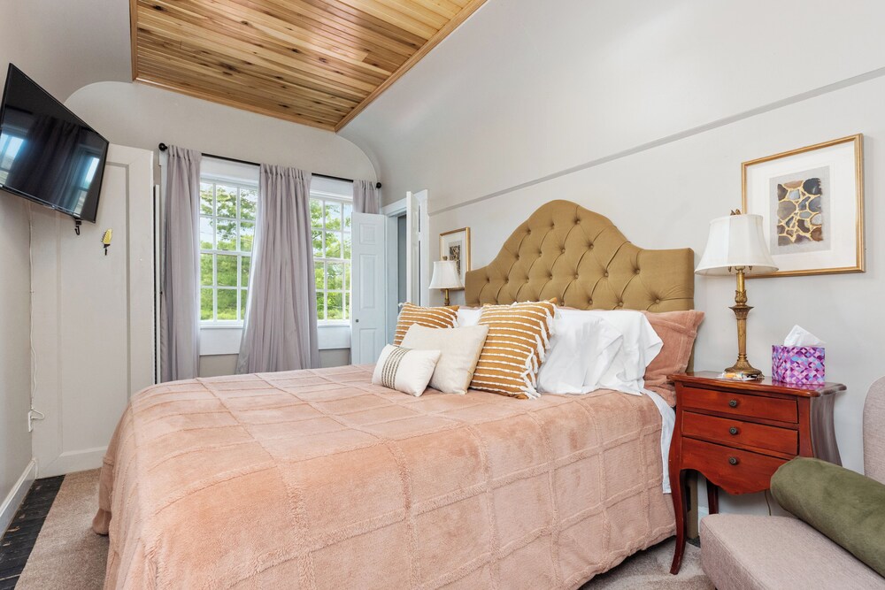Double Room, 1 Queen Bed, Private Bathroom photo 1